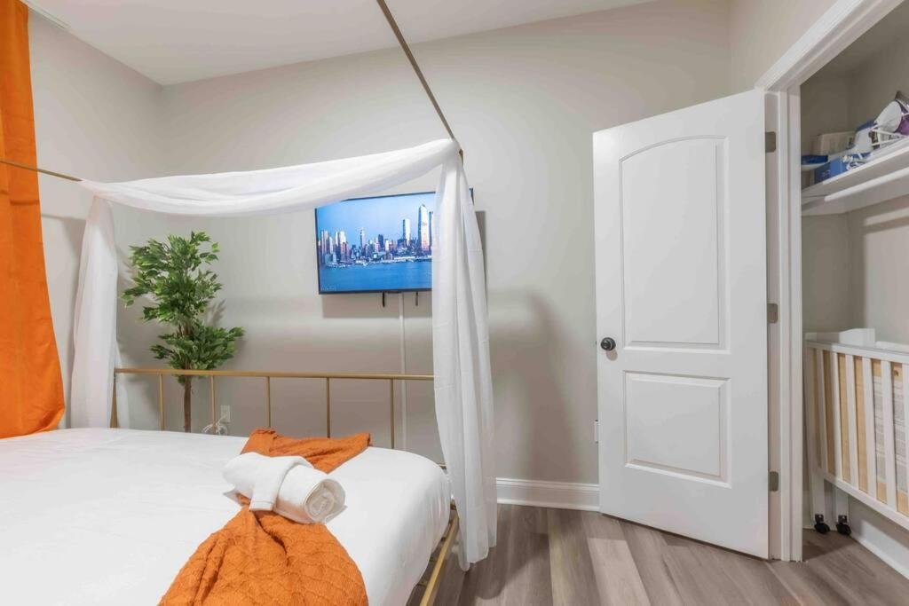Apartamento Pumpkin Premise By Airport, 5 Beds, Sleeps 8, Book 7 Days, Get 20 Percent Off Newark Exterior foto